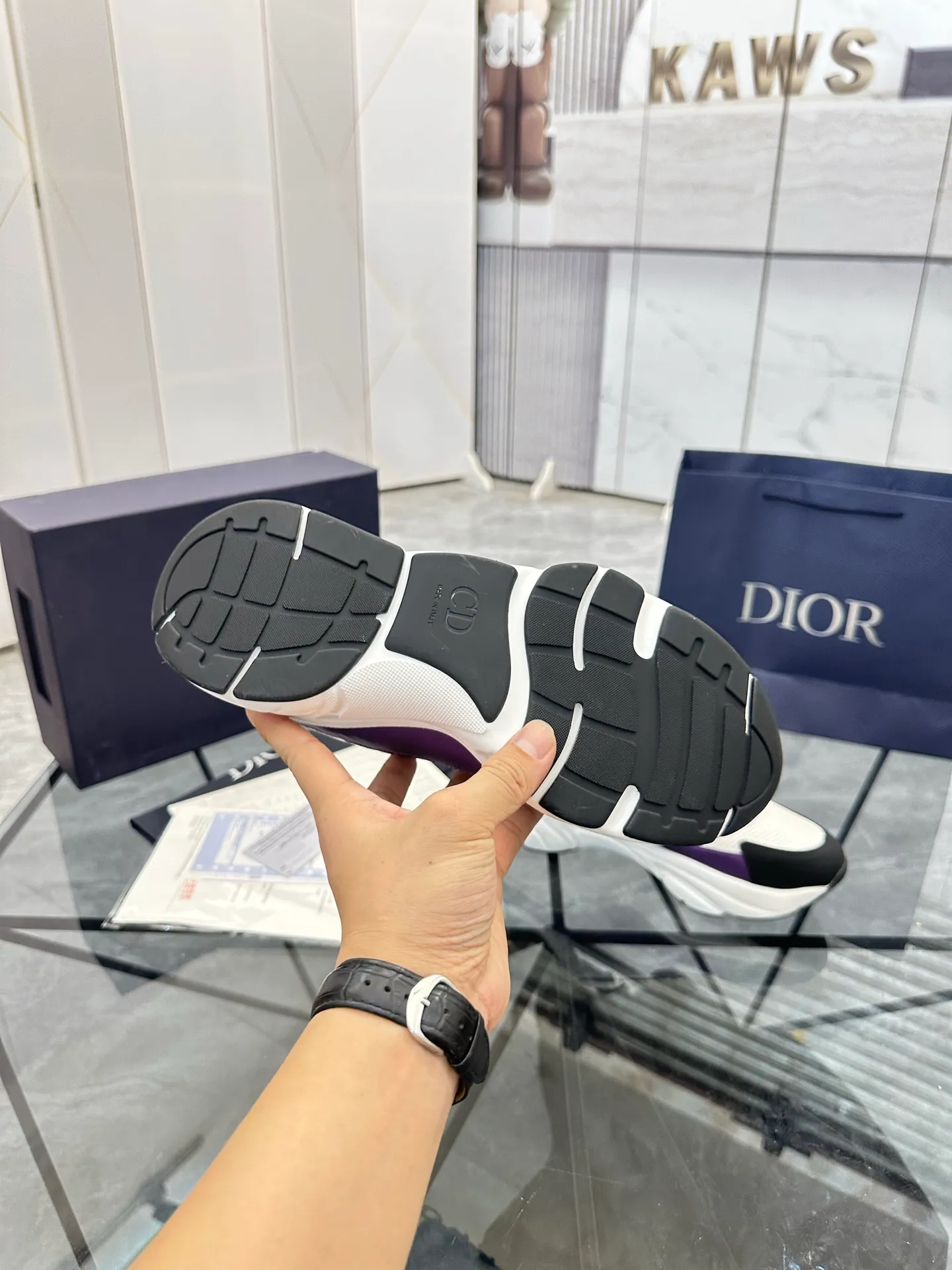Men's shoes: 💰P460¥ Ready in Guangzhou, fully packaged Product trademark: Dior* "Dior*" low-top casual shoes Regular size: 38-46 (can be customized to 47) B22 Product materials: imported cowhide leather upper spliced ​​with original fabric, breathable lining, original outsole. Number: 920